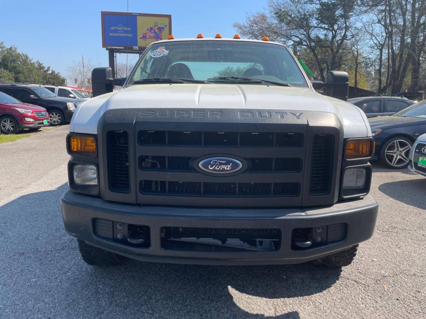 2008 WHITE FORD F-350 SUPERDUTY XL (1FTWX31R28E) with an 6.4L engine, Automatic transmission, located at 5103 Dorchester Rd., Charleston, SC, 29418-5607, (843) 767-1122, 36.245171, -115.228050 - Photo#1